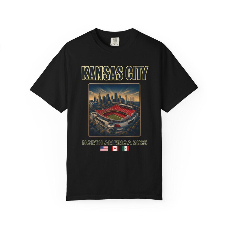 Kansas City Fußball-Shirt, Nordamerika 2026 Reise-T-Shirt, Football City Grafik-Shirt, Spieltag Fan T-Shirt, Retro Stadion T-Shirt Bild 17