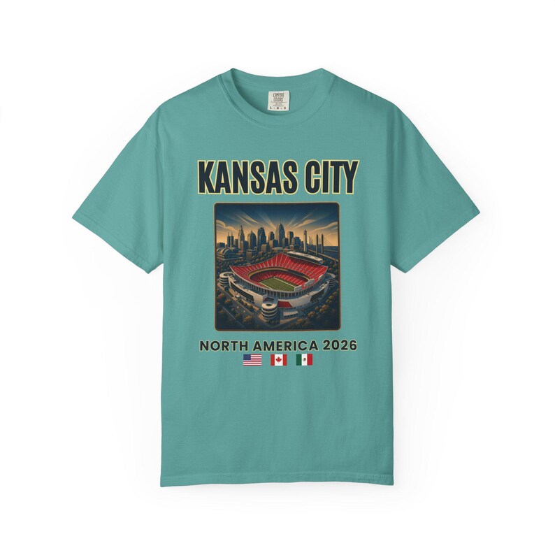 Kansas City Fußball-Shirt, Nordamerika 2026 Reise-T-Shirt, Football City Grafik-Shirt, Spieltag Fan T-Shirt, Retro Stadion T-Shirt Bild 13