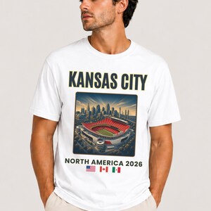 Kansas City Fußball-Shirt, Nordamerika 2026 Reise-T-Shirt, Football City Grafik-Shirt, Spieltag Fan T-Shirt, Retro Stadion T-Shirt Bild 3