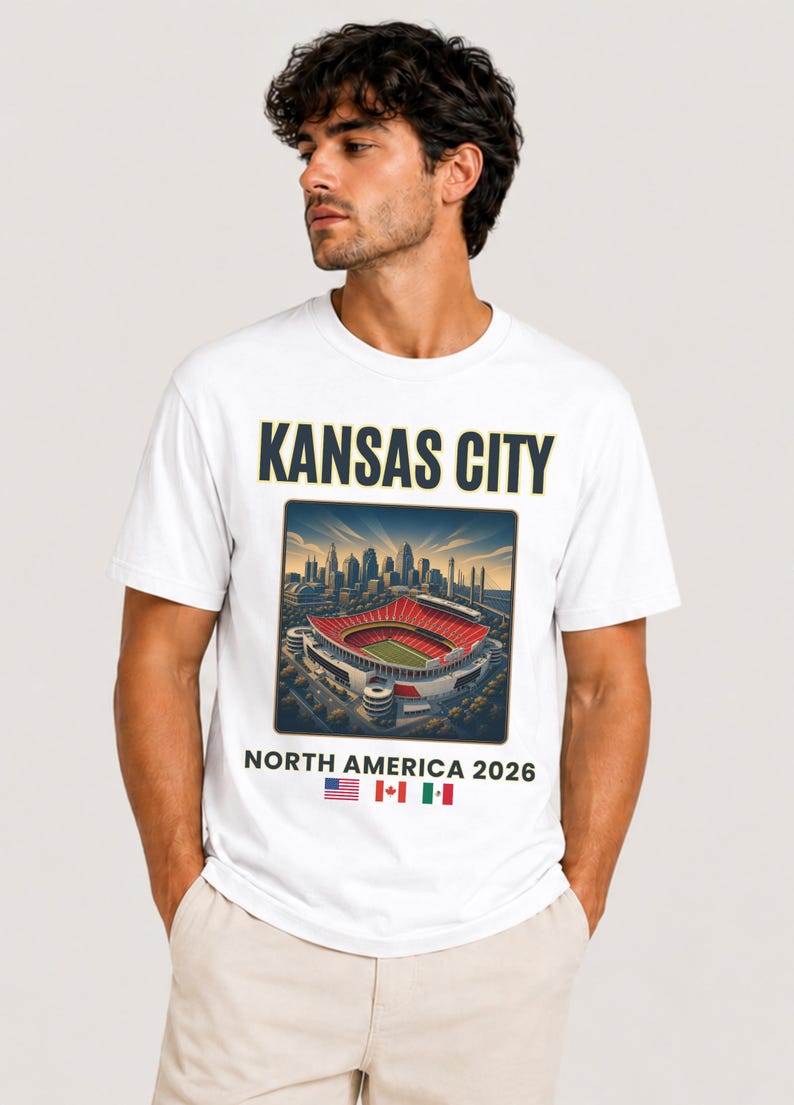Kansas City Fußball-Shirt, Nordamerika 2026 Reise-T-Shirt, Football City Grafik-Shirt, Spieltag Fan T-Shirt, Retro Stadion T-Shirt Bild 3