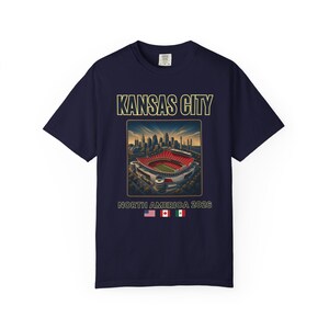 Kansas City Fußball-Shirt, Nordamerika 2026 Reise-T-Shirt, Football City Grafik-Shirt, Spieltag Fan T-Shirt, Retro Stadion T-Shirt Bild 16