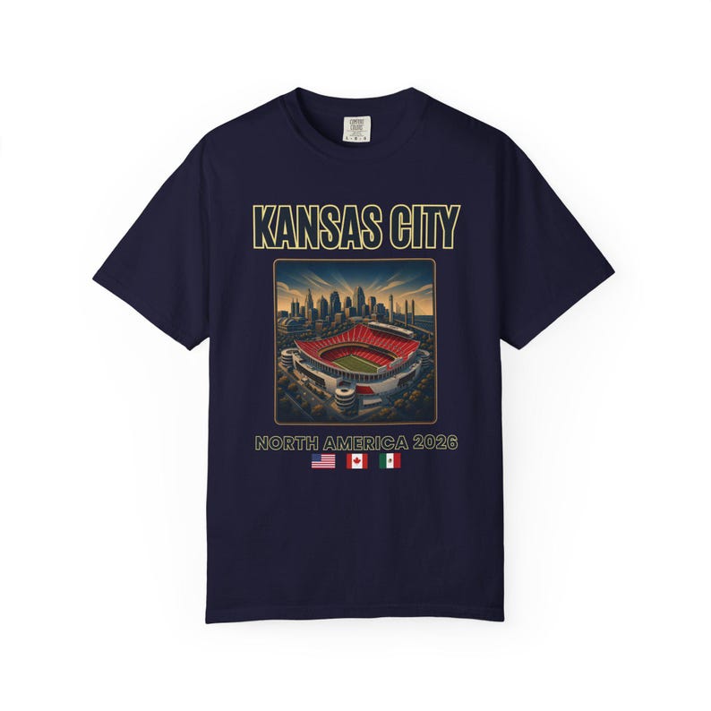 Kansas City Fußball-Shirt, Nordamerika 2026 Reise-T-Shirt, Football City Grafik-Shirt, Spieltag Fan T-Shirt, Retro Stadion T-Shirt Bild 16
