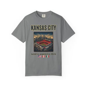 Kansas City Fußball-Shirt, Nordamerika 2026 Reise-T-Shirt, Football City Grafik-Shirt, Spieltag Fan T-Shirt, Retro Stadion T-Shirt Bild 10