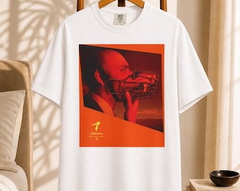 Surreale Konzept Kunst T-Shirt | Avantgarde Graphic Tee, Red Palette Statement Shirt