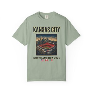 Kansas City Fußball-Shirt, Nordamerika 2026 Reise-T-Shirt, Football City Grafik-Shirt, Spieltag Fan T-Shirt, Retro Stadion T-Shirt Bild 11