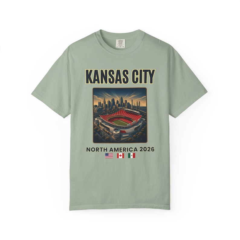 Kansas City Fußball-Shirt, Nordamerika 2026 Reise-T-Shirt, Football City Grafik-Shirt, Spieltag Fan T-Shirt, Retro Stadion T-Shirt Bild 11