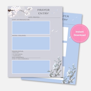 Op de afbeelding: Twee gebedsbladen met bloemaccenten. Het bovenste blad is grijs met een blauw gedeelte om gebeden te schrijven, en de tekst "Prayer Entry" staat bovenaan. Het tweede blad is lichtblauw. Een roze cirkel met "Direct downloaden" staat rechts.