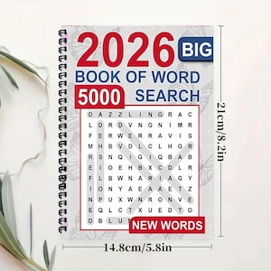 K&ouml;nnte beinhalten: Ein spiralgebundenes 2026 Big Book of Word Search 5000 mit Schmetterlingsmuster-Hintergrund. Das Cover zeigt roten und blauen Text, ein Wortsuchgitter und ein New Words-Etikett. Die Ma&szlig;e betragen 14,8 cm mal 21 cm laut den Beschriftungen.