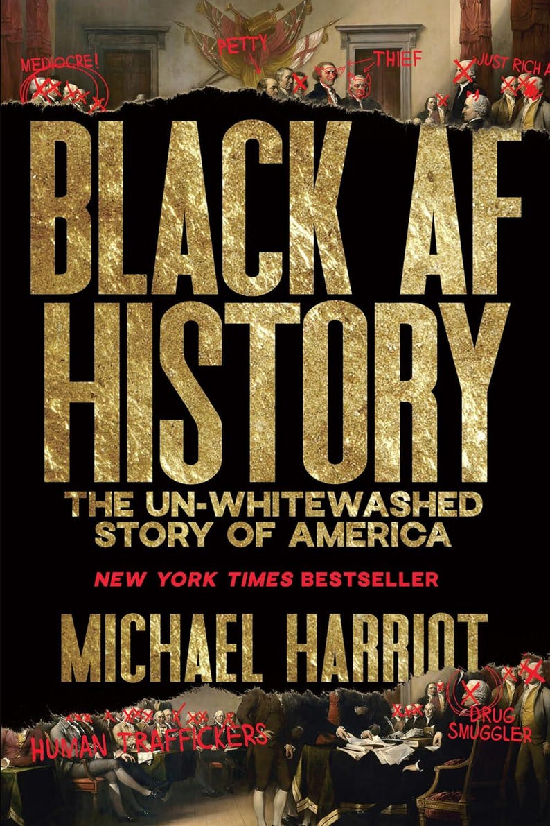 Puede incluir: Portada de libro con el t&iacute;tulo "BLACK AF HISTORY" en letras doradas texturizadas sobre fondo negro. El subt&iacute;tulo dice "THE UN-WHITEWASHED STORY OF AMERICA" y el nombre del autor es "MICHAEL HARRIOT". La portada tambi&eacute;n incluye el texto "NEW YORK TIMES BESTSELLER".