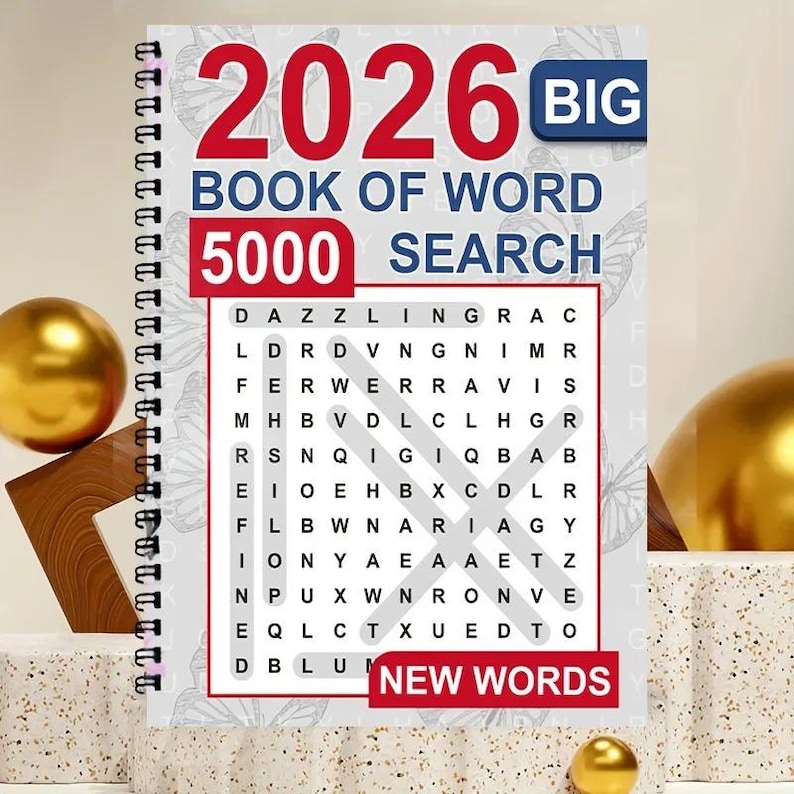 K&ouml;nnte beinhalten: Ein spiralgebundenes 2026 Big Book of Word Search 5000 mit wei&szlig;em Einband und hellgrauem Schmetterlingsmuster. Die Vorderseite zeigt gro&szlig;en roten und blauen Text, ein Buchstabenr&auml;tsel mit markierten W&ouml;rtern und ein rotes Banner mit New Words.