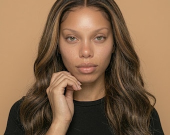 Peluca ondulada con mechas color marrón chocolate / Peluca sintética larga con encaje frontal para mujer / 26 pulgadas, sin pegamento, resistente al calor