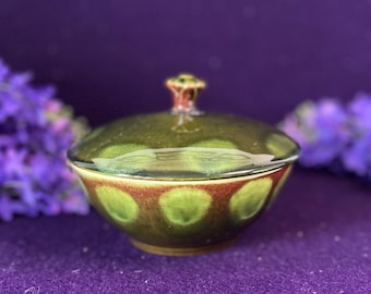 ヴィンテージ シャプレオ カナダ製 蓋付きボウル – ミッドセンチュリー グリーンブラウン釉薬陶器小物入れ