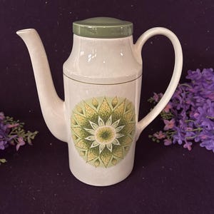 Cafetera inglesa vintage de loza Tobago – Diseño de abanico verde de mediados de siglo, Staffordshire
