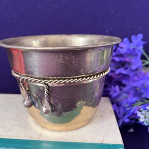 Jardinière/cache-pot vintage en laiton massif - Garniture en corde et pampilles - Fabriqué en Inde