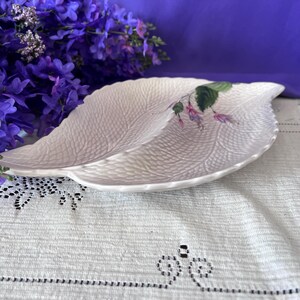 Plato doble de Crown Devon color fucsia vintage - Cerámica inglesa de mediados de siglo - Bandeja dividida con relieve y pintada a mano - Molde 1104