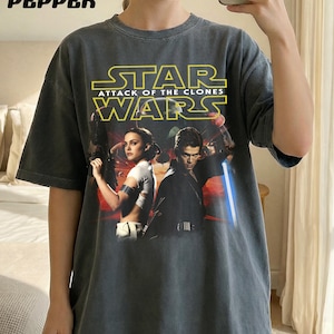Camiseta de Star Wars: El Ataque de los Clones, Camiseta estilo vintage de Jango Fett de los 90, Camiseta gráfica de las precuelas de Star Wars, Camiseta para el viaje a Galaxy's Edge