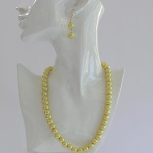 Pretty Yellow Pearl Necklace Set