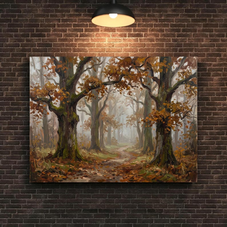 Puede incluir: Un lienzo rectangular que representa una escena forestal con dos &aacute;rboles grandes y texturizados en primer plano. Los &aacute;rboles tienen hojas de oto&ntilde;o marrones y naranjas, con un camino sinuoso que conduce a un fondo brumoso y luminoso.