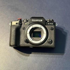 Fujifilm X-T4 Mirrorless Camera with Viltrox 85mm f\/1.8 Lens \u2013 26.1MP APS-C, IBIS, 4K 60p, Excellent Condition