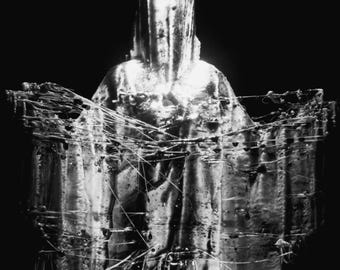 Cenotaf #02 - dla Euronymousa - wydruk w ramie, 11x14 z czarną ramą i białą obwódką.