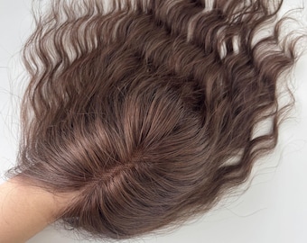 Parrucca con base in pizzo invisibile, ultra sottile, in capelli umani ricci con frangia, 8 x 11 cm.