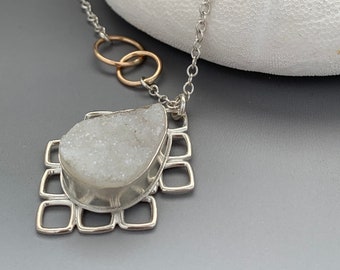 Collar de plata de ley Druzy blanco