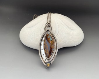 Collar de plata de ley Boulder Opal