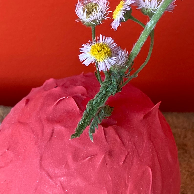 Textured red bud vase. image 3