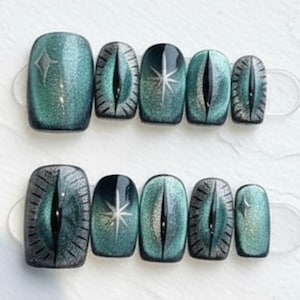 Quadratische kurze Teal Cat Eye-Press-On-Nägel | Mystisches Auge, himmlische Sterne, gotische Maniküre