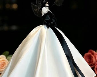 Roterande speldosa, brudklänning, presentset, vintage Hepburn miniklänning, elegant minnesgåva