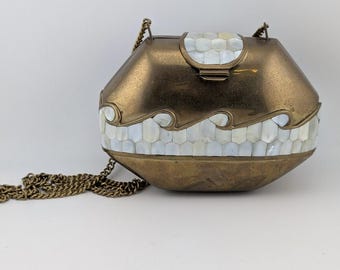 Pochette de soirée Minaudière en laiton et incrustation de nacre VTG - Vagues Art déco
