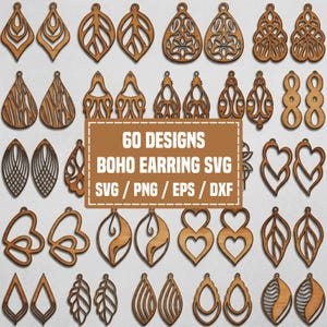Op de afbeelding: Een verzameling van 60 houten boho oorbelontwerpen in verschillende vormen, waaronder druppels, bladeren en geometrische patronen. De oorbellen zijn lichtbruin en hebben ingewikkelde uitgesneden details. Tekst op de afbeelding luidt "60 Designs Boho Earring SVG SVG / PNG / EPS / DXF."
