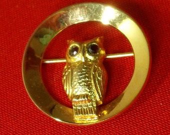 Vintage Owl with Dark Red Rhinestone Eyes Gold Tone Circle Brooch Scatter Pin ~ Retro Mid-Century Costume Jewelry