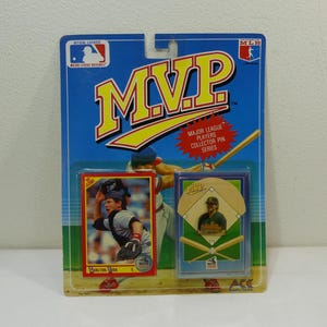 1990 M.V.P. Carlton Fisk Collector Pin & Baseball Card by Ace Novelty Co.