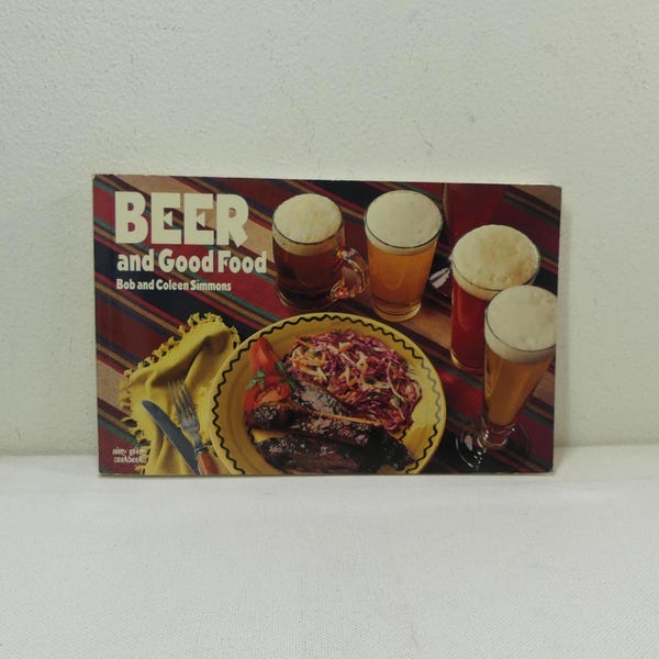 Beer and Good Food autorstwa Boba i Coleen Simmons ~ 1997 Nitty Gritty Cookbook ~ książka kucharska w miękkiej oprawie z lat 90.