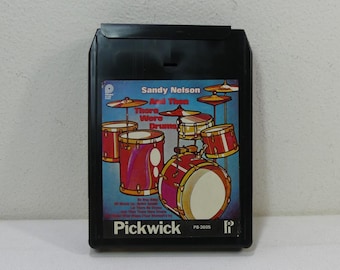 Sandy Nelson - And Then There Were Drums - P8 3605 ~ 8-track tapecartridge, compilatiealbum (Pickwick/8 Records, 1978) jaren 60 Surf/Rock