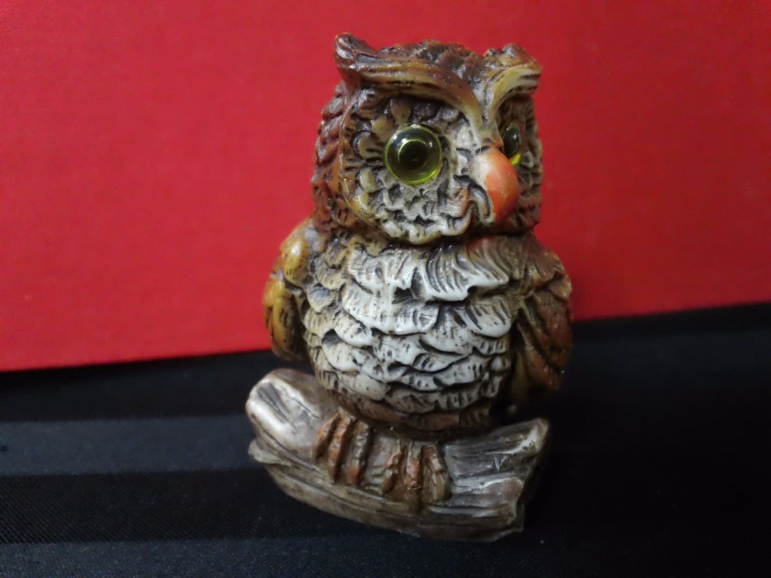 ヴィンテージ ディピント ア マノ イタリア 樹脂製 丸太にとまる