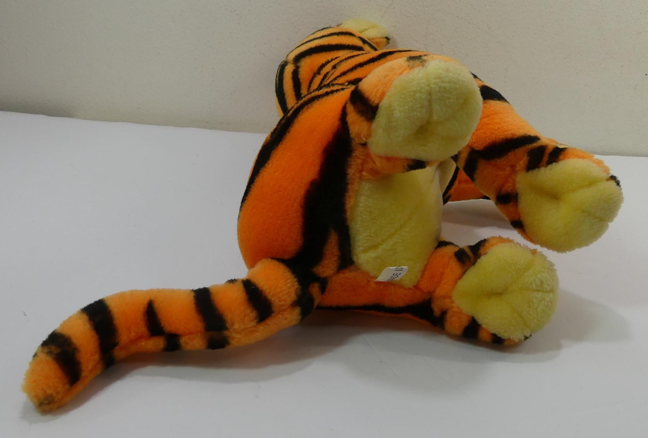 ティガー ~ くまのプーさんキャラクター 11 インチ ぬいぐるみ