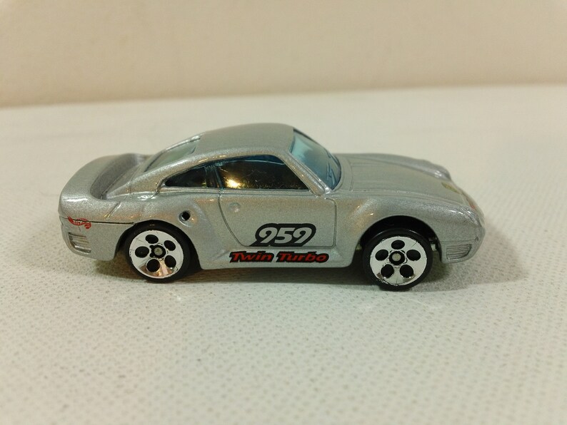 loose 1:64 scale diecast toy sports car 1999 Mattel Hot Wheels Porsche 959 ~ Collector #1030