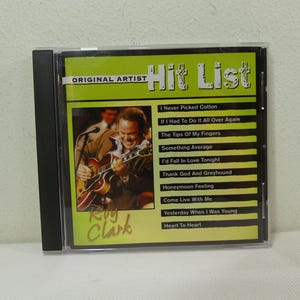 Op de afbeelding: Een CD-hoes met een gele achtergrond en een zwarte rand. De voorkant van de hoes toont een foto van Roy Clark die gitaar speelt. De tekst "Hit List" staat in grote, vetgedrukte letters boven de foto. De tekst "Original Artist" staat in kleinere letters boven de tekst "Hit List". De tekst "Roy Clark" staat in grote, vetgedrukte letters onder de foto. De achterkant van de hoes vermeldt de nummers op de CD: "I Never Picked Cotton", "If I Had To Do It All Over Again", "The Tips Of My Fingers", "Something Average", "I'd Fall In Love Tonight", "Thank God And Greyhound", "Honeymoon Feeling", "Come Live With Me", "Yesterday When I Was Young" en "Heart To Heart".