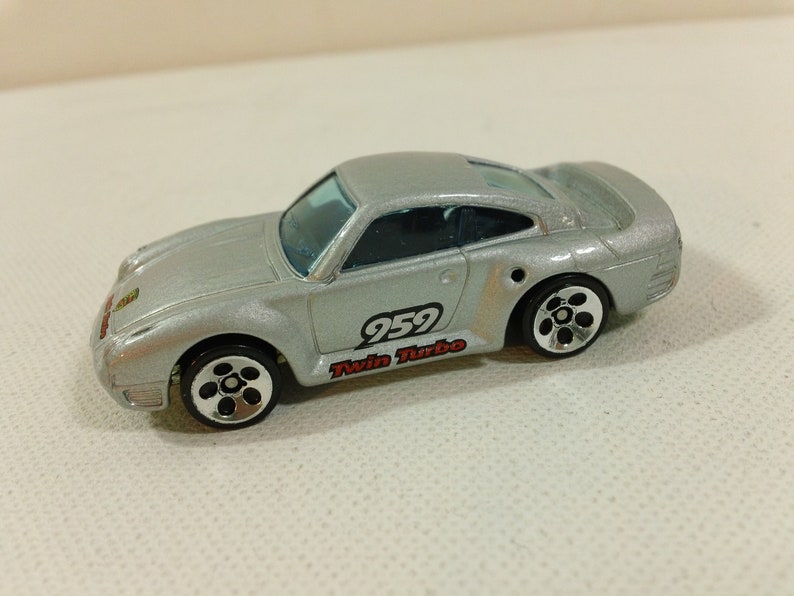 loose 1:64 scale diecast toy sports car 1999 Mattel Hot Wheels Porsche 959 ~ Collector #1030