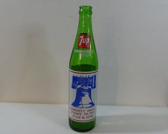 Vintage 70s 7up Green Glass Commemorative Bicentennial Soda Bottle