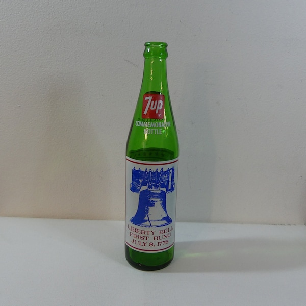 Vintage 70s 7up Green Glass Commemorative Bicentennial Soda Bottle