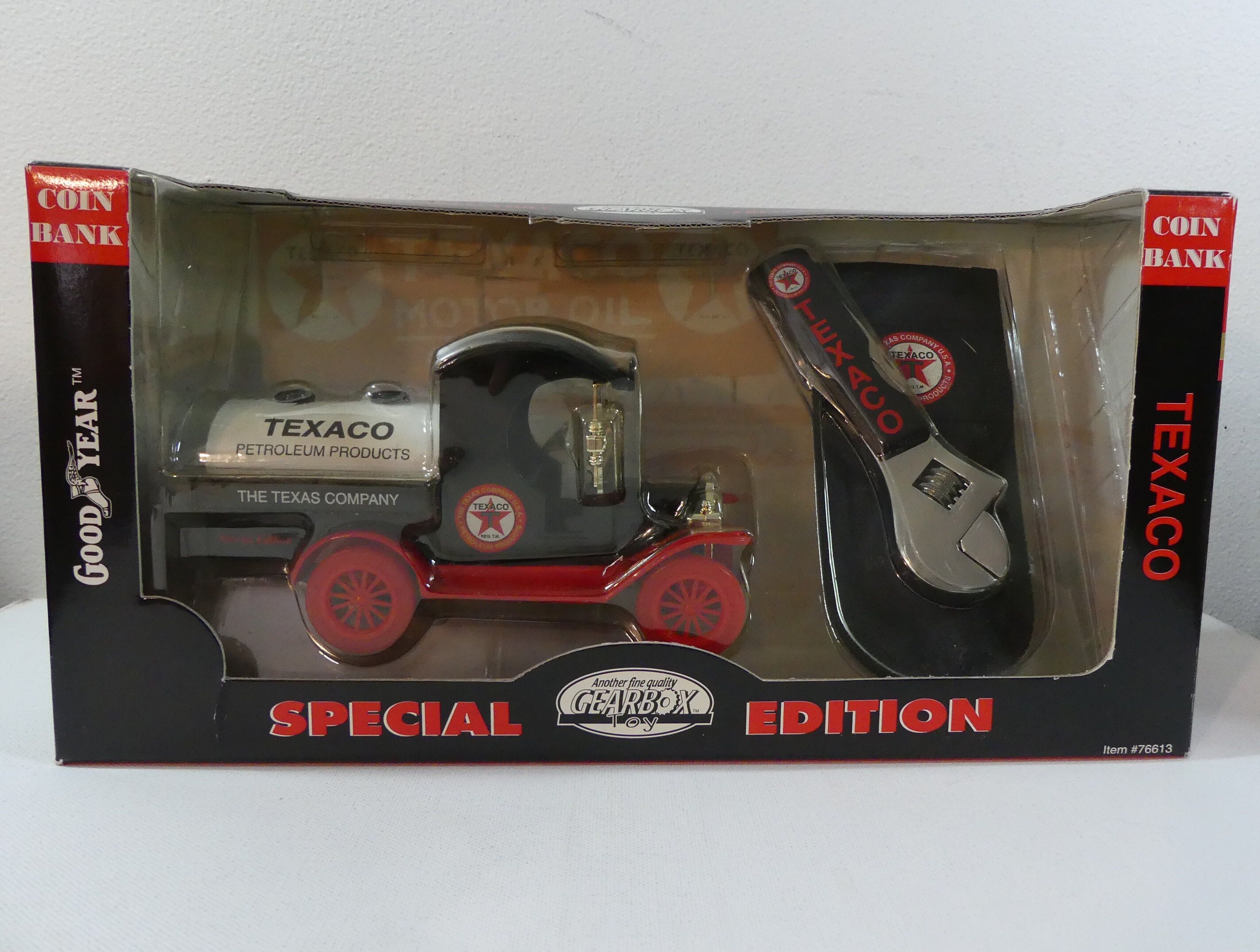 Powermite Miniature Tools With Tool Box Die Cast 1969 Ideal Toy Corp. in  Blister Package. 