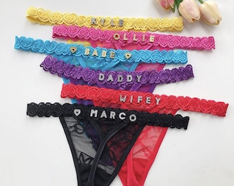 Tanga nupcial de encaje con pedrería personalizada, tanga con nombre personalizado para ella, lencería con letras "Mrs." con pedrería, ropa interior nupcial, regalos de boda personalizados