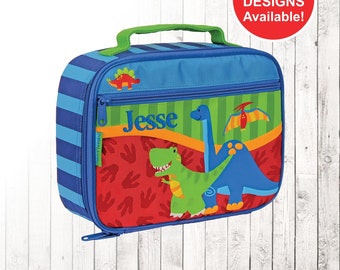 boys pack lunch boxes