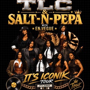 以下が含まれることがあります： TLC & Salt-N-Pepa with En Vogue It's Iconik Tourのプロモーションポスター。黒い背景にダークな衣装をまとったアーティストたちが描かれ、金色の文字、王冠、レコード、カセットテープ、金色のチェーンがあしらわれています。