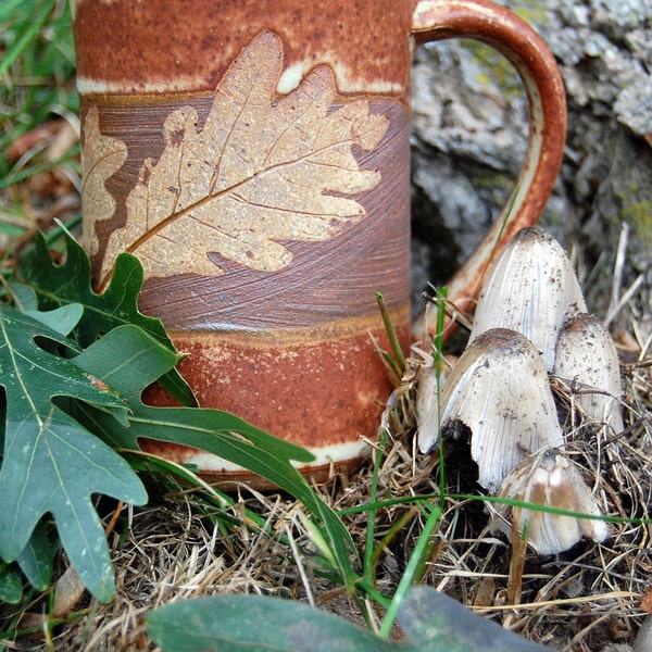 Oak Leaf Coffee Mug in Toasty Brown
