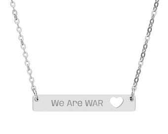 World Aid Runners Cutout Herz Bar Halskette (Gravur)