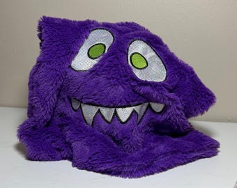 Bolsa de truco o trato de monstruo morado y peludo, estilo whimsigoth, kawaii, espeluznante, Y2K Halloween